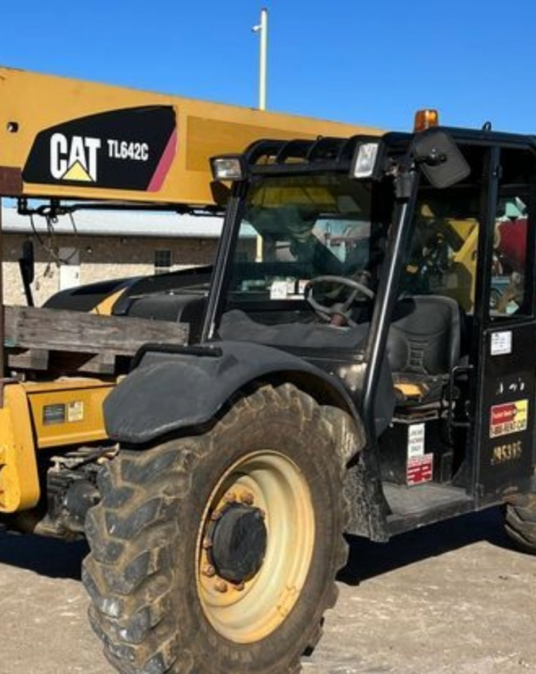 2014 Caterpillar TL642C telehandler - Image 4