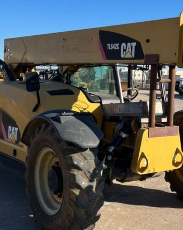 2014 Caterpillar TL642C telehandler