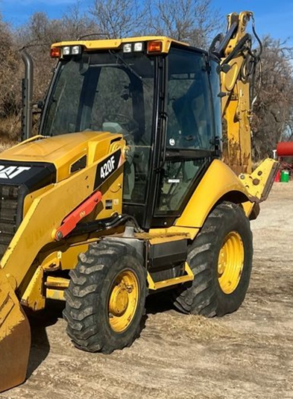 2015 Caterpillar 420F backhoe - Image 3