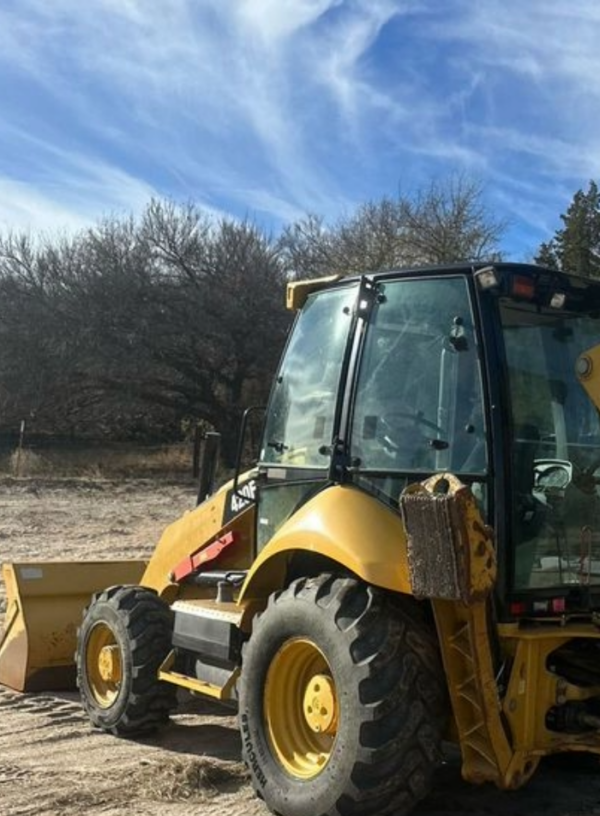 2015 Caterpillar 420F backhoe - Image 6