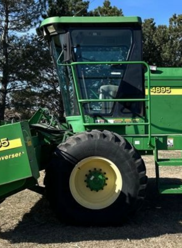 2004 John Deere 4895 swather - Image 5