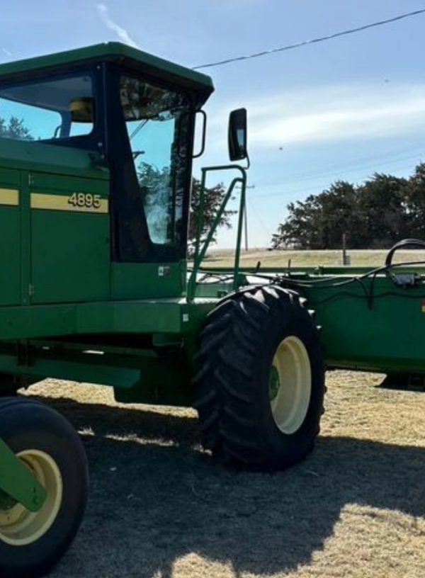 2004 John Deere 4895 swather - Image 6